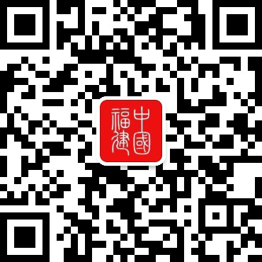 电炉员工在车间察看设备运转情况